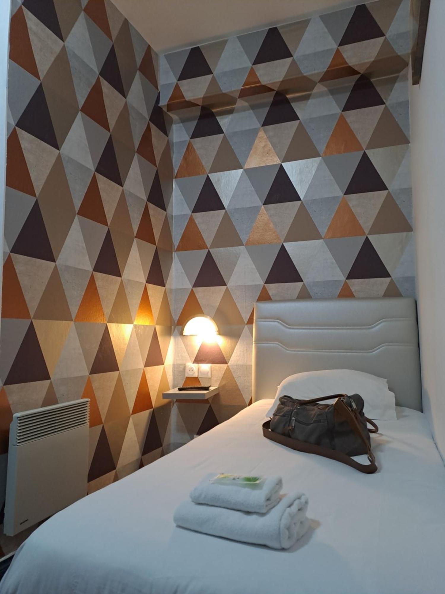 Hotel Le Celtic Montlucon Luaran gambar